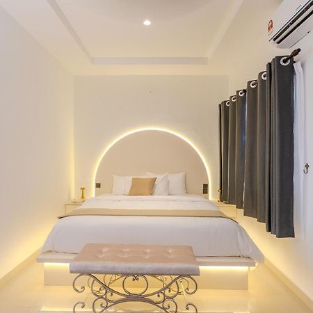 Suntai Villa, Beachfront Suites Kampong Si Ginting Exterior foto